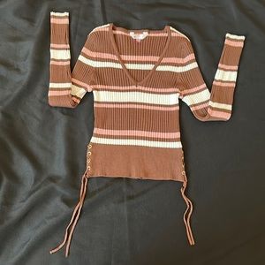 Ribbed long sleeve v-neck cinched sides, sweater